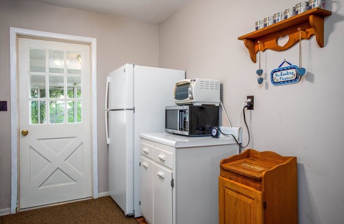 Hye House | White Cottage | Pet-friendly | Peaceful