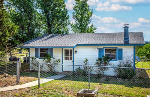 Hye House | White Cottage | Pet-friendly | Peaceful