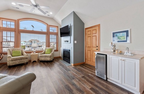 Buck Island House | White Dolphin: Hot Tub | Pool Access | Dogs OK
