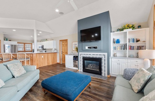 Buck Island House | White Dolphin: Hot Tub | Pool Access | Dogs OK