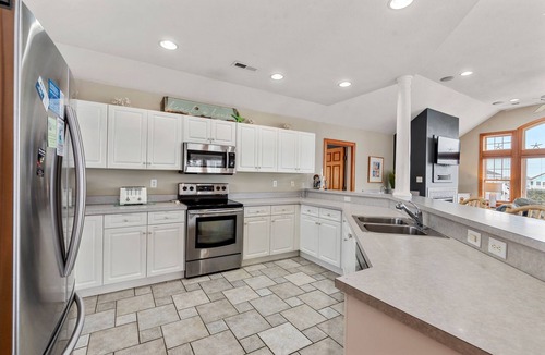 Buck Island House | White Dolphin: Hot Tub | Pool Access | Dogs OK