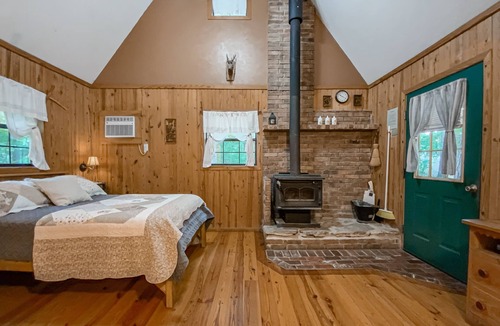 Bruno Cabin | White Eagle Cabin at Silver Run just 3 miles from the Buffalo River