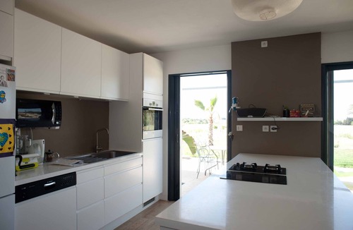 Villeneuve-les-Maguelone Villa | White architect's villa near the Mediterranean Sea