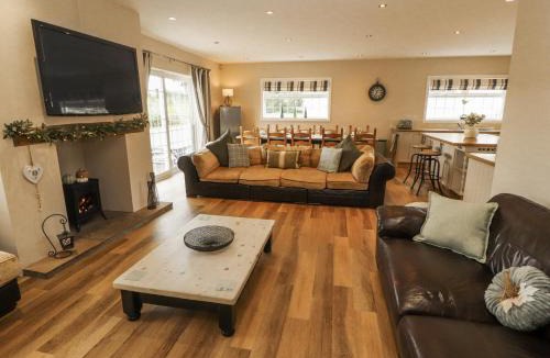 Great Clifton House | White Gables