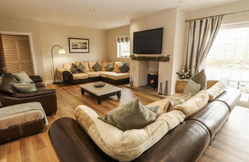 Great Clifton House | White Gables