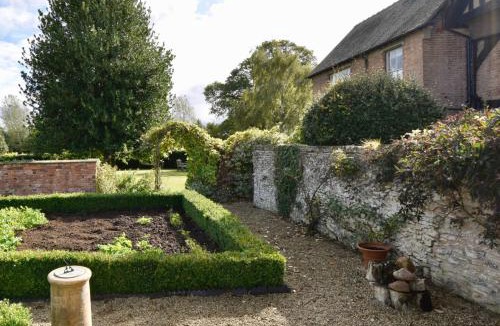 Grandborough Bed & Breakfast | White Hall Farm