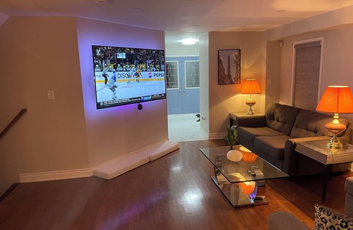 Oshawa House | White House - 4 Bedroom Home