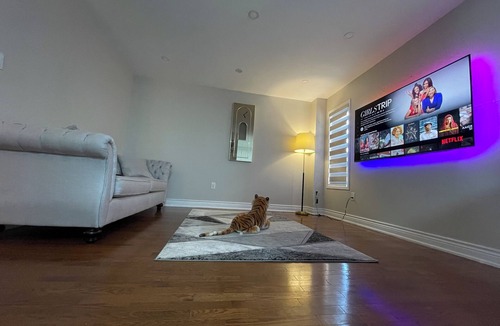Oshawa House | White House - 4 Bedroom Home