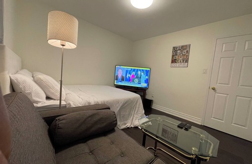 Oshawa House | White House - 4 Bedroom Home