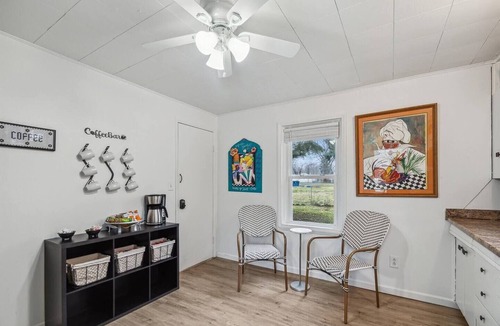 Bay City House | White House Bungalow