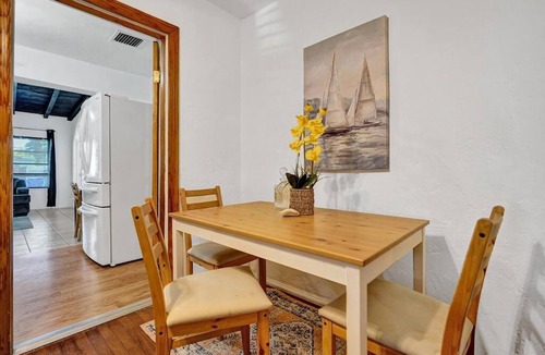 North Central Hollywood Bed & Breakfast | White House Hotel Hollywood