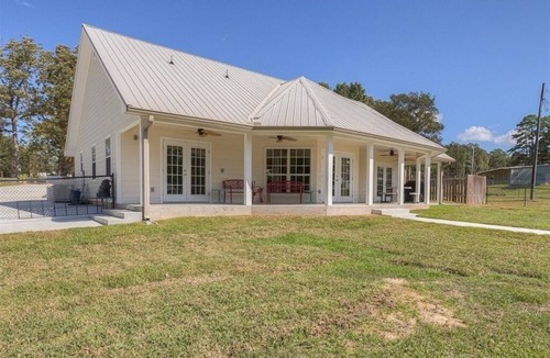 Trinity House | White House Retreat on White Rock Creek home on large acreage on the water