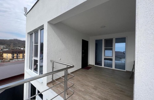 Loo Hotel | White House