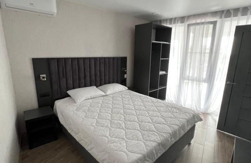 Loo Hotel | White House