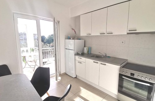 Promajna Apartment | White idyll on the blue sea