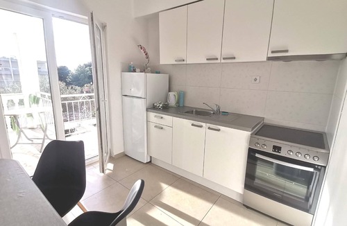 Promajna Apartment | White idyll on the blue sea