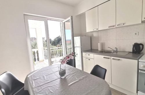Promajna Apartment | White idyll on the blue sea