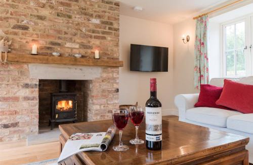 Carlton Miniott House | White Lodge Cottage