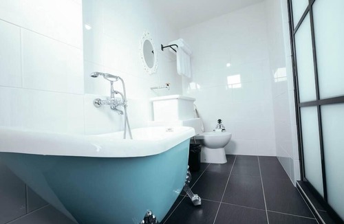 Malim Jaya Hotel | White Loft Hotel