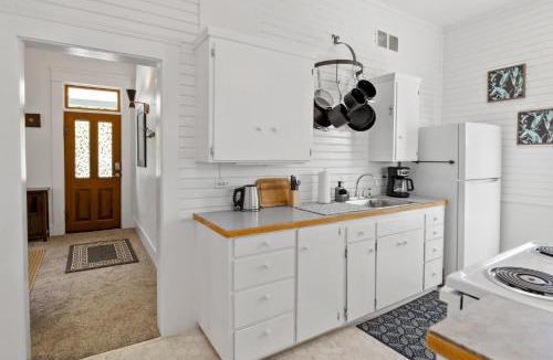 Market District House | White Lotus - Minutes to Downtown home