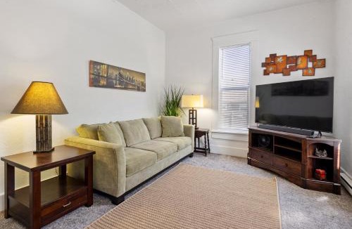 Market District House | White Lotus - Minutes to Downtown home
