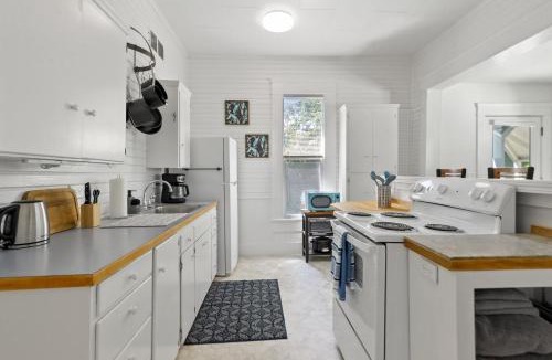 Market District House | White Lotus - Minutes to Downtown home