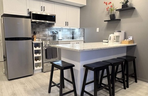 Lincoln Condo | White Mnt Condo: AC, Pool, Hot Tub and Views