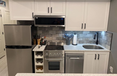 Lincoln Condo | White Mnt Condo: AC, Pool, Hot Tub and Views