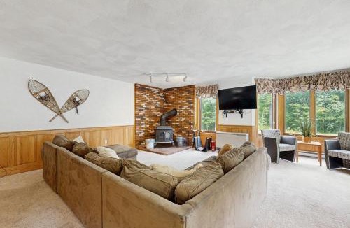 Jackson Apartment | White Mountain Getaway