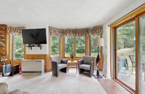 Jackson Apartment | White Mountain Getaway