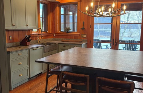 Rumney House | White Mountains - Magnificent & Private Lakefront Lodge