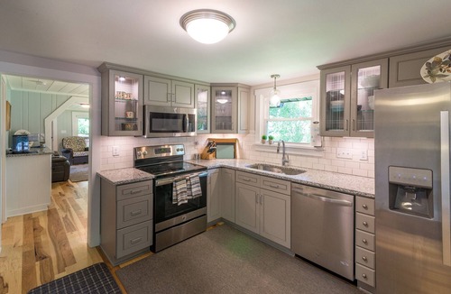 Black Mountain House | White Oak Cottage-Walk to Downtown Black Mountain