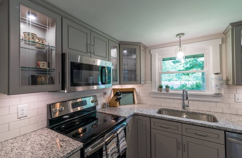Black Mountain House | White Oak Cottage-Walk to Downtown Black Mountain