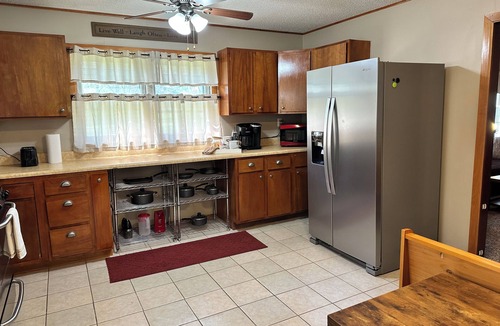 Highland  Vermillion County Cottage | White Oak Cottage and Wi-Fi! Celebrate the holidays in our country cottage!