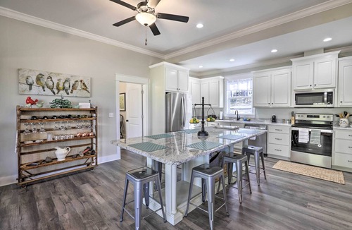 Eufaula House | White Oak Creek Home w/Views, Deck & Pool Access!