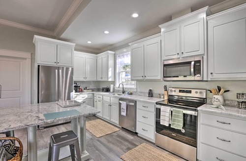 Eufaula House | White Oak Creek Home w/Views, Deck & Pool Access!