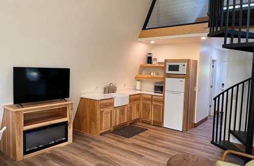 Rogers House | White Oak Haven-Cozy Forest A-frame near Bentonville