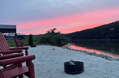 Flatwoods RV Rental | White Oak Landing RV, Charming river side gated RV park Near historic Clifton TN