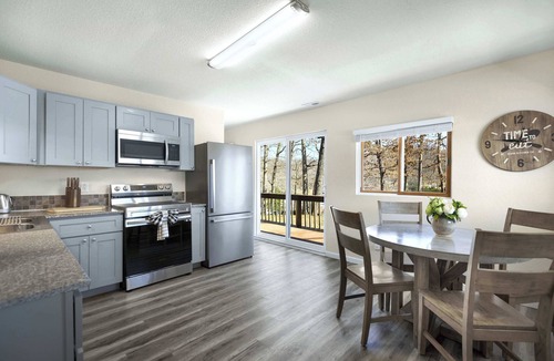 Sunrise Beach House | White Oak Landing – Spacious 6 BDR w/Boat Slip!