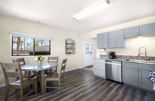 Sunrise Beach House | White Oak Landing – Spacious 6 BDR w/Boat Slip!
