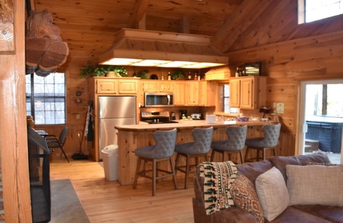 Broken Bow Cabin | White Oak Lodge Private Pool, Hot Tub, ATV Access & Secluded Hilltop Setting