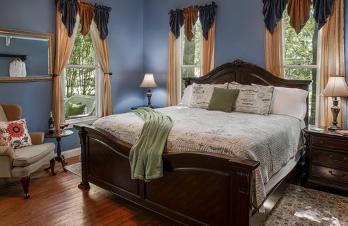 Jefferson Bed & Breakfast | White Oak Manor Bed & Breakfast