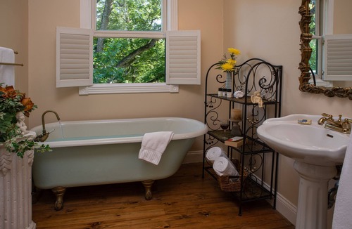 Jefferson Bed & Breakfast | White Oak Manor Bed & Breakfast