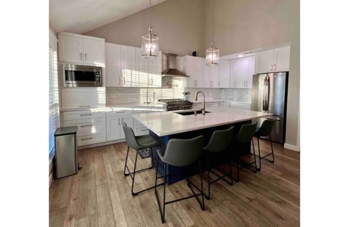 Sugar Land Apartment | White Oak - Your Home Away From Home