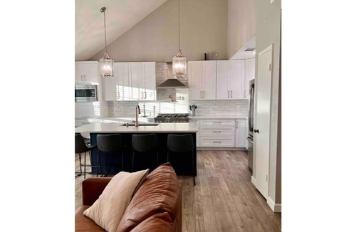 Sugar Land Apartment | White Oak - Your Home Away From Home