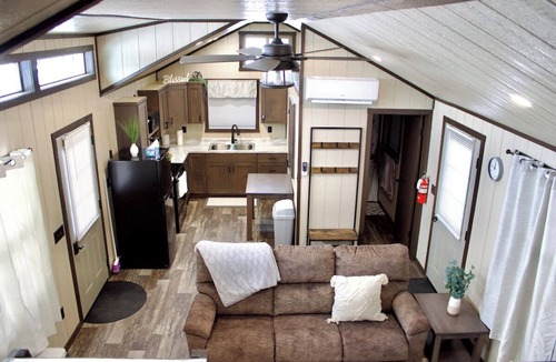 Toledo House | White Pine Cottage - White Pine Cottage