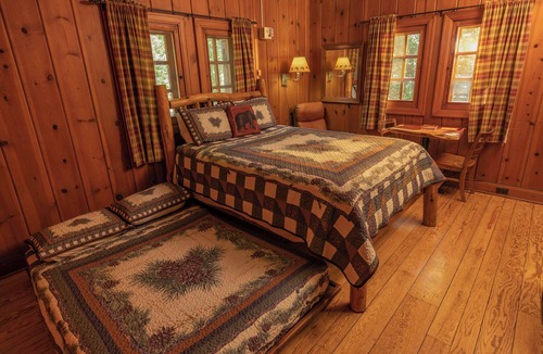Mount Morris Hotel | White Pines Lodge