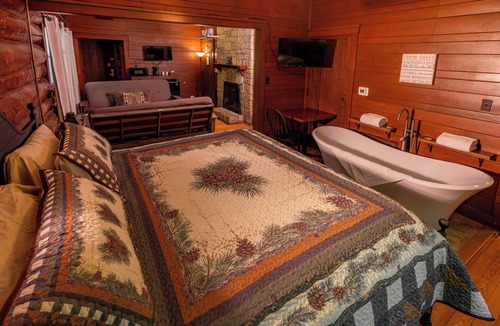 Mount Morris Hotel | White Pines Lodge