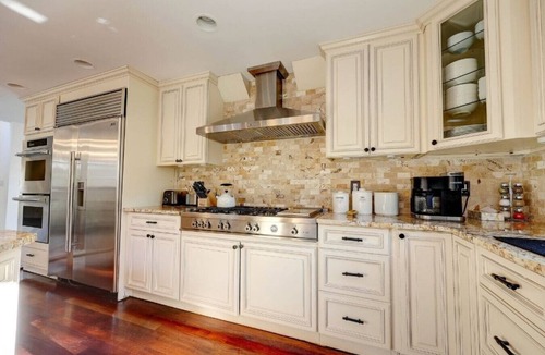 White Plains House | White Plains Midterm Jacuzzi Heated Pool Game Room