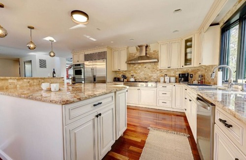 White Plains House | White Plains Midterm Jacuzzi Heated Pool Game Room